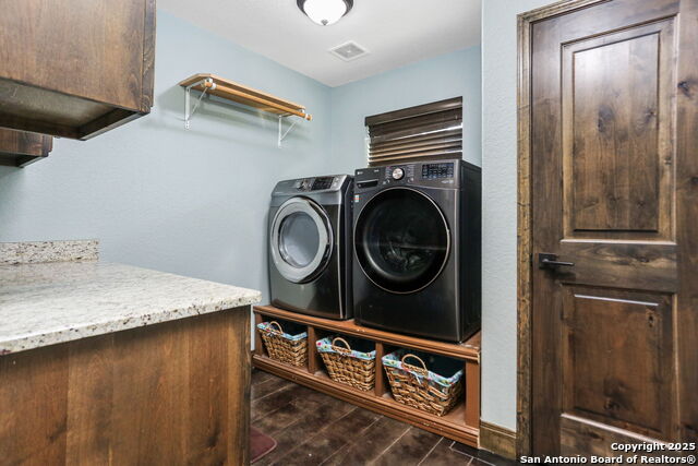 Image 34 of 41 For 303 Schneider St