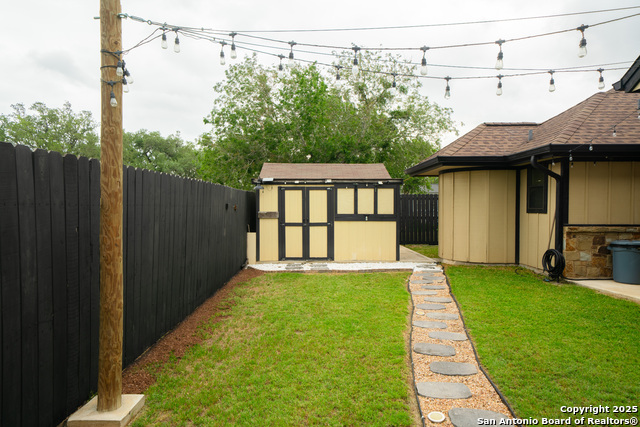 Image 38 of 41 For 303 Schneider St