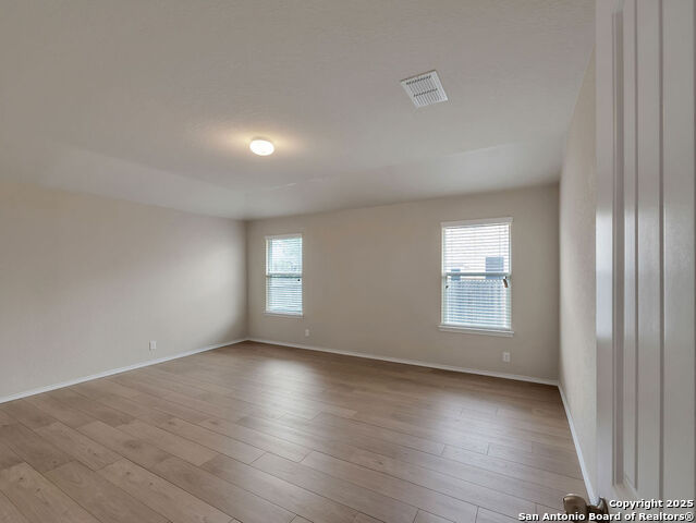 Listing photo id 9 for 2719 Green Leaf