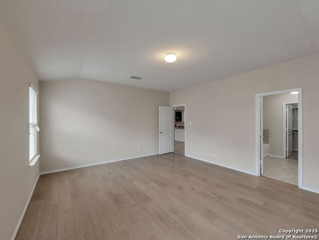 Listing photo id 10 for 2719 Green Leaf