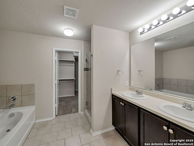 Listing photo id 11 for 2719 Green Leaf