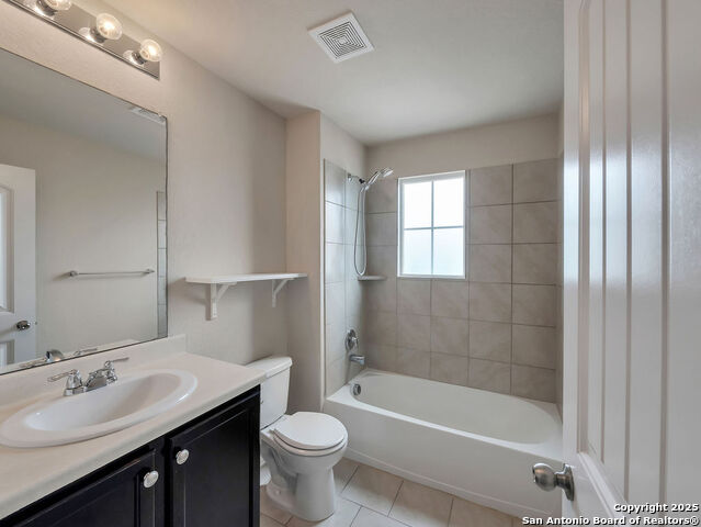 Listing photo id 14 for 2719 Green Leaf