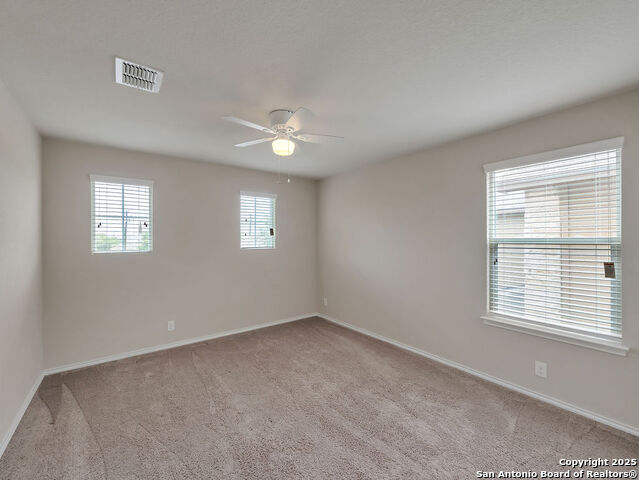 Listing photo id 15 for 2719 Green Leaf