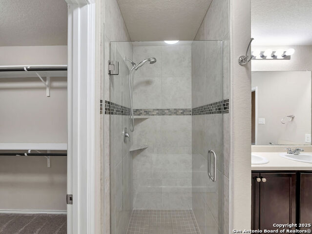 Listing photo id 17 for 2719 Green Leaf