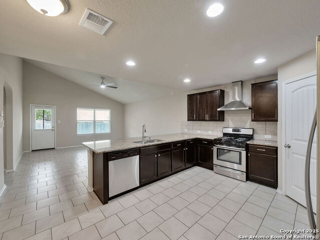 Listing photo id 5 for 2719 Green Leaf