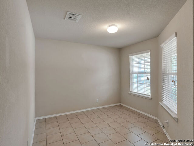 Listing photo id 6 for 2719 Green Leaf