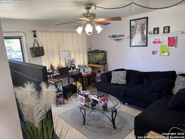 Listing photo id 5 for 227 E Villaret Blvd