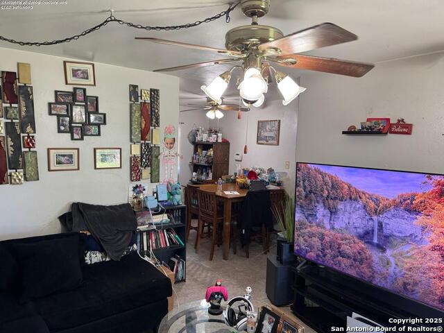 Listing photo id 6 for 227 E Villaret Blvd