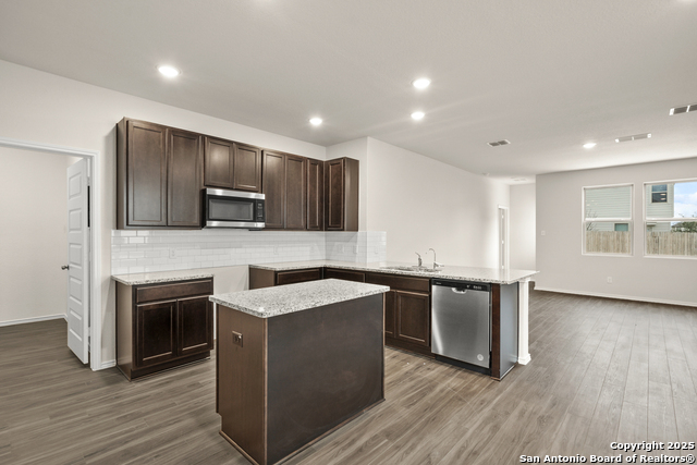 Listing photo id 7 for 9318 Graze Land Drive