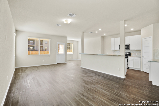 Listing photo id 3 for 4259 Ametrine Way