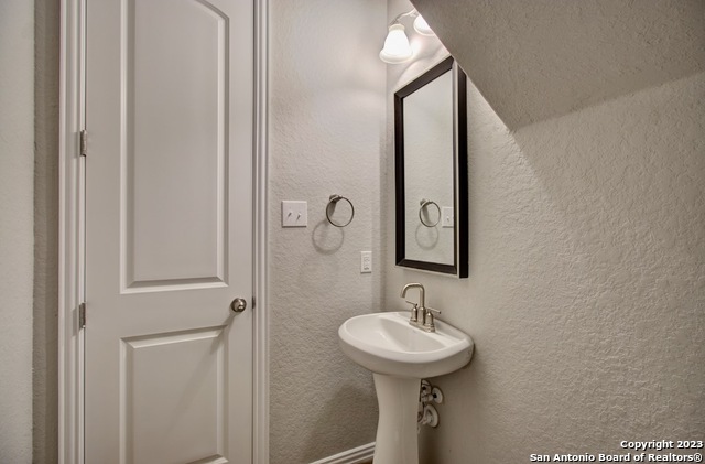 Image 12 of 30 For 813 Saltbush Street