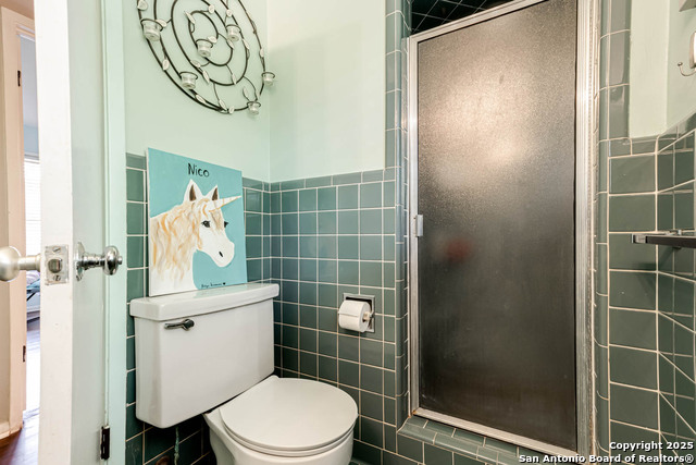 Image 20 of 26 For 2027 Edgehill Dr.