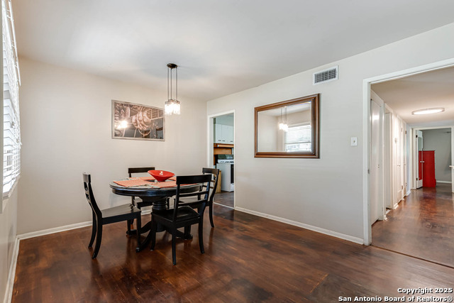 Image 7 of 26 For 2027 Edgehill Dr.
