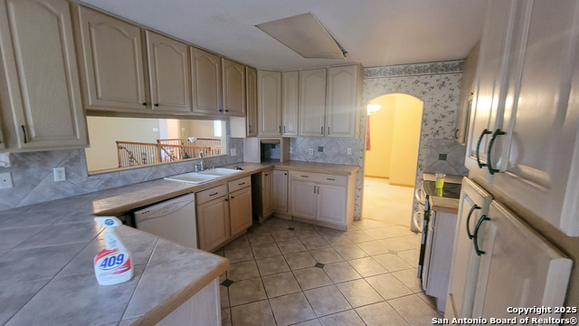 Image 14 of 29 For 7 Glen Cove Dr
