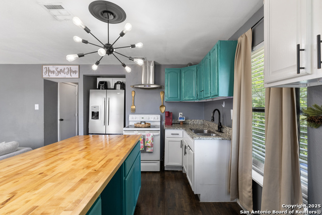 Listing photo id 8 for 3407 La Violeta