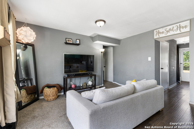 Listing photo id 9 for 3407 La Violeta