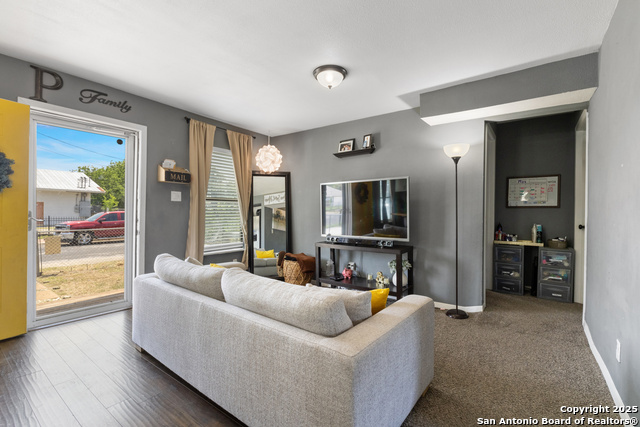 Listing photo id 10 for 3407 La Violeta