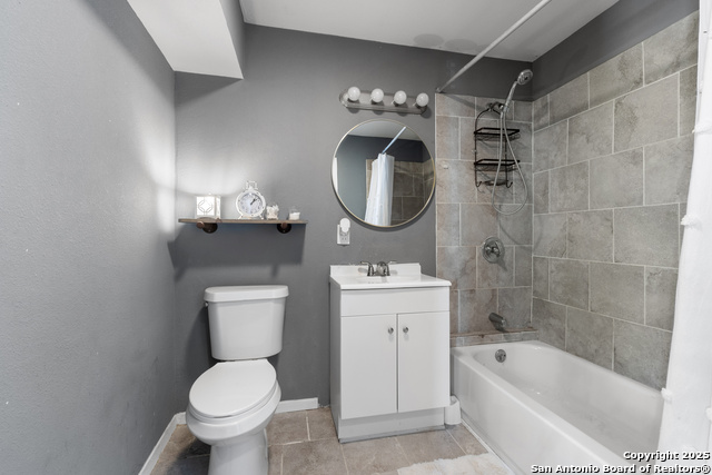 Listing photo id 15 for 3407 La Violeta
