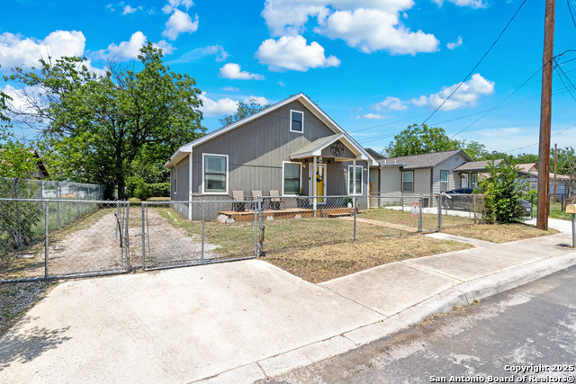 Listing photo id 0 for 3407 La Violeta