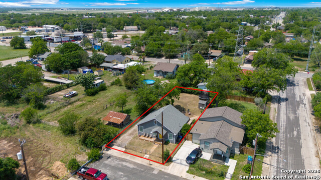 Listing photo id 24 for 3407 La Violeta