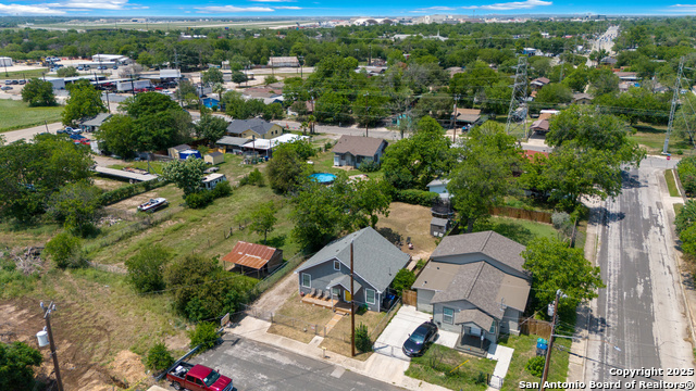 Listing photo id 25 for 3407 La Violeta