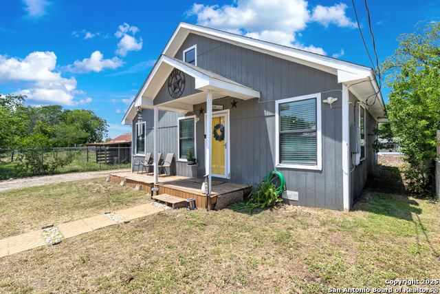 Listing photo id 3 for 3407 La Violeta