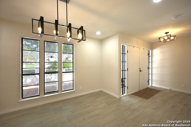 Image 11 of 42 For 5914 Pineway