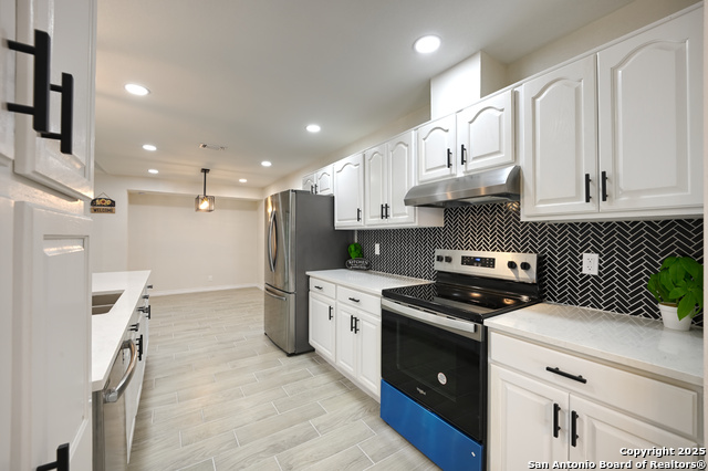 Image 12 of 42 For 5914 Pineway