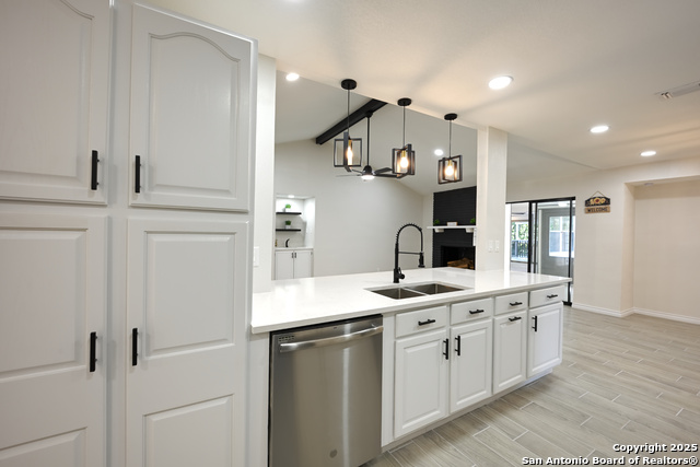 Image 13 of 42 For 5914 Pineway