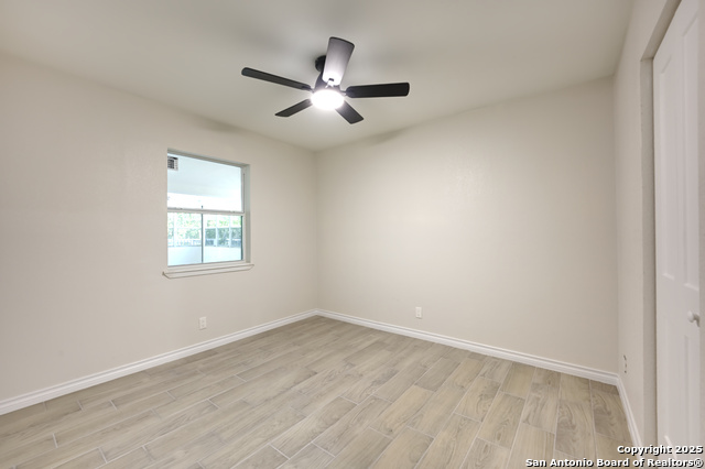 Image 34 of 42 For 5914 Pineway