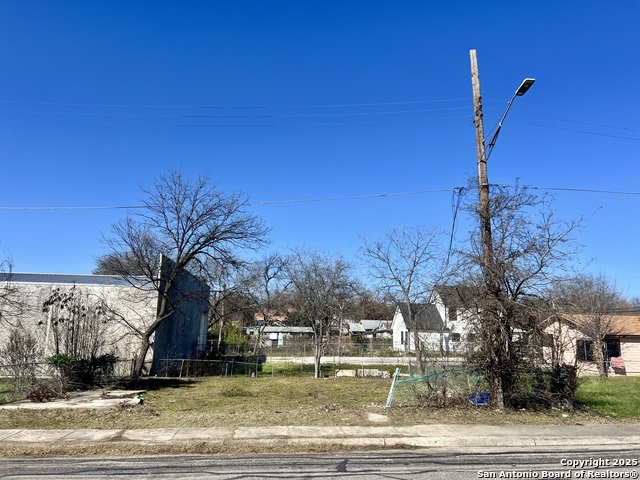 Listing photo id 8 for 615 Frank