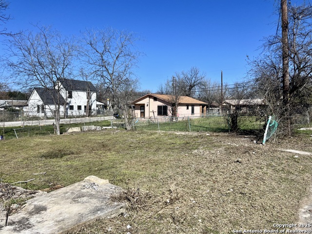 Listing photo id 9 for 615 Frank