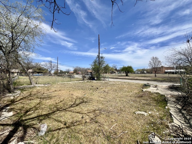 Listing photo id 1 for 615 Frank
