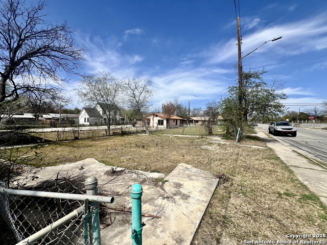 Listing photo id 4 for 615 Frank