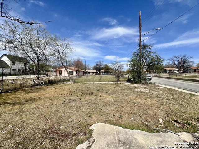 Listing photo id 5 for 615 Frank