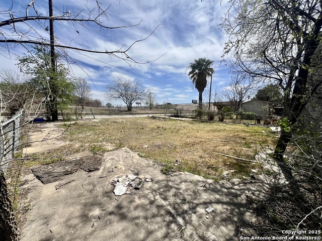 Listing photo id 6 for 615 Frank