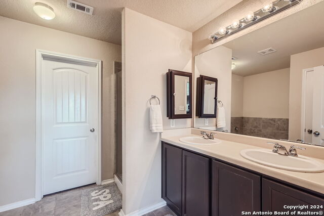 Listing photo id 9 for 7350 Sky Blue