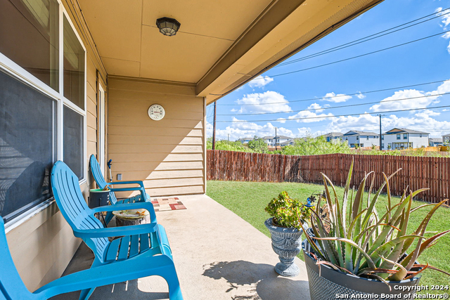 Listing photo id 17 for 7350 Sky Blue