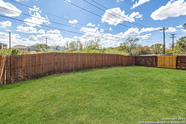 Listing photo id 18 for 7350 Sky Blue