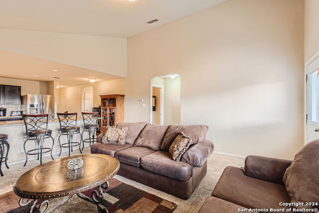 Listing photo id 3 for 7350 Sky Blue