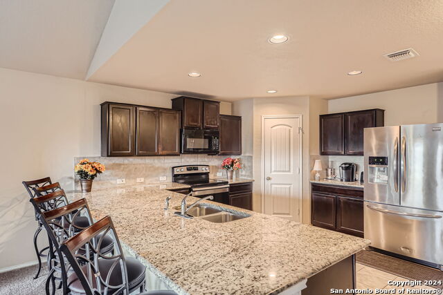 Listing photo id 4 for 7350 Sky Blue