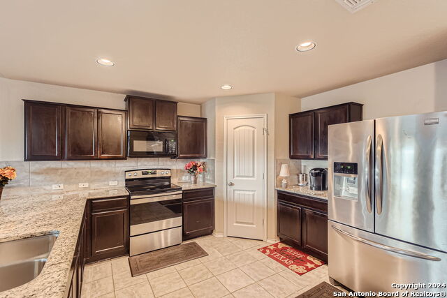 Listing photo id 5 for 7350 Sky Blue