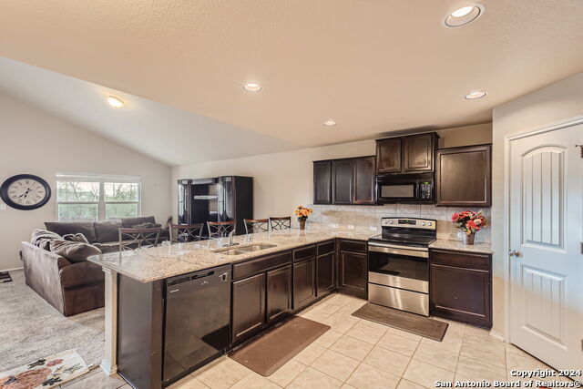 Listing photo id 6 for 7350 Sky Blue