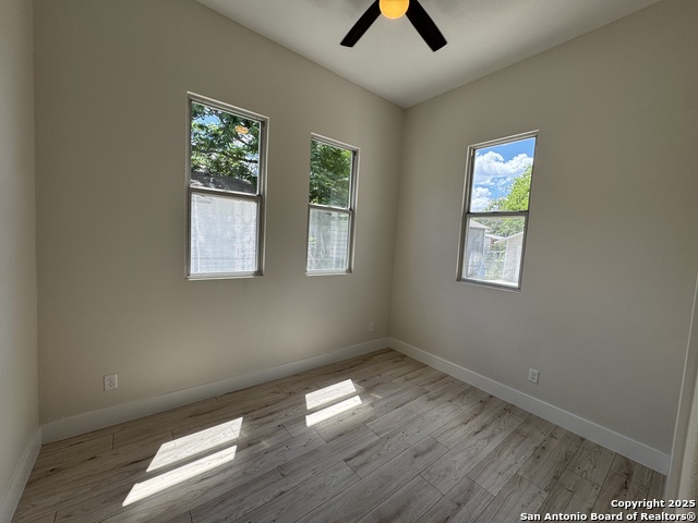 Image 15 of 21 For 322 Lamar  