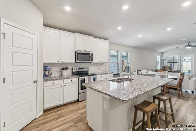 Listing photo id 9 for 3012 Hess Boulevard