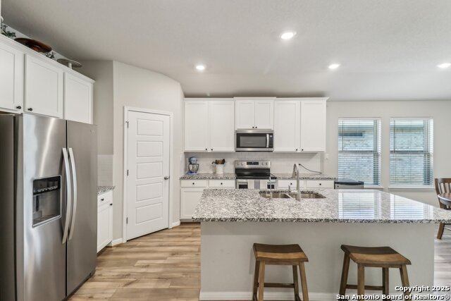 Listing photo id 10 for 3012 Hess Boulevard