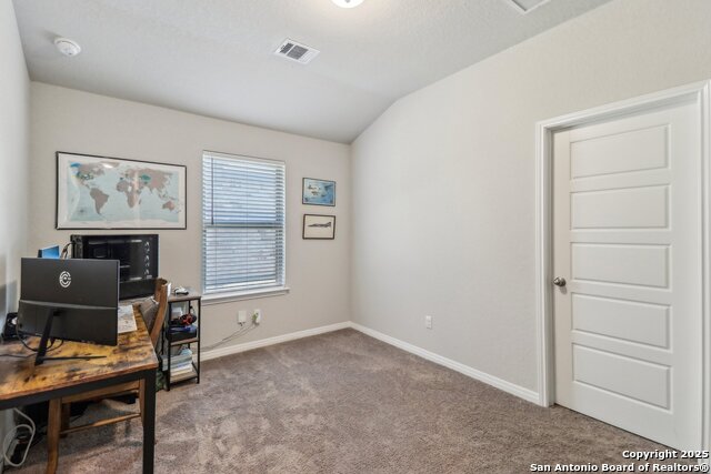 Listing photo id 16 for 3012 Hess Boulevard