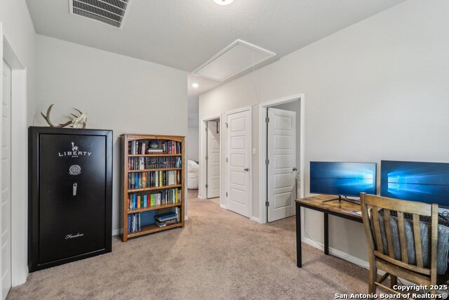 Listing photo id 17 for 3012 Hess Boulevard