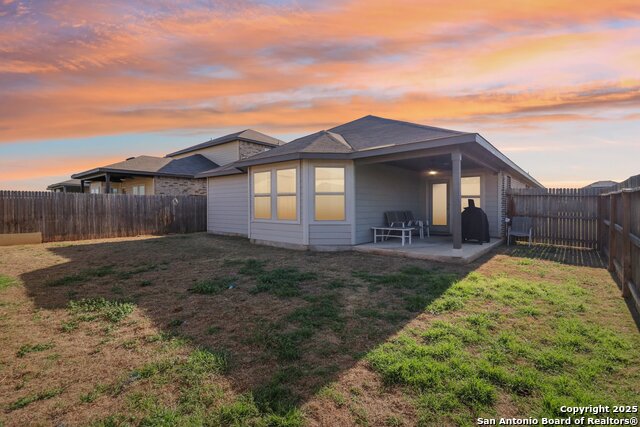 Listing photo id 30 for 3012 Hess Boulevard