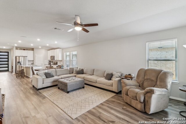 Listing photo id 6 for 3012 Hess Boulevard
